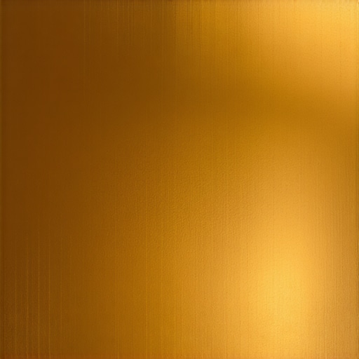 Bliski prikaz teksture brušenog mesinga s toplim osvjetljenjem